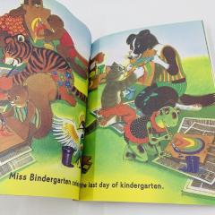 Miss Bindergarten Celebrates the Last Day of Kindergarten книга на английском языке, купить детские книги на английском языке, дешевые книги на английском, английские книги со скидкой, распродажа английских книг в магазине шопверашоп, shopverashop