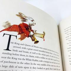 Alice's Adventures in Wonderland Lewis Carrol книга на английском языке, купить Алису в стране чудес с иллюстрациями Ингпен, Robert Ingpen английская классика в оригинале купить, магазин английских книг, Алиса в стране чудес книга на английском языке