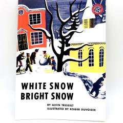 WHITE SNOW, BRIGHT SNOW новогодняя книга на английском языке, рождественские книги на английском для детей, английские книги про новый год, рождество книги на английском, книги про снег на английском, купить книги про новый год на английском языке