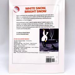 WHITE SNOW, BRIGHT SNOW новогодняя книга на английском языке, рождественские книги на английском для детей, английские книги про новый год, рождество книги на английском, книги про снег на английском, купить книги про новый год на английском языке