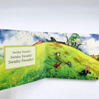 We're Going on a Bear Hunt картонная книга на английском языке для самых маленьких, книги на английском для начинающих, купить английские книги со скидкой, детская литература на английском купить, лучшие книги для первого чтения на английском