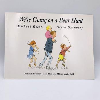 We're Going on a Bear Hunt книга на английском языке в мягком переплете, купить книги на английском для малышей, первые книги на английском, детские книги на английском, лучшие детские книги на английском, малышковые книги на английском языке