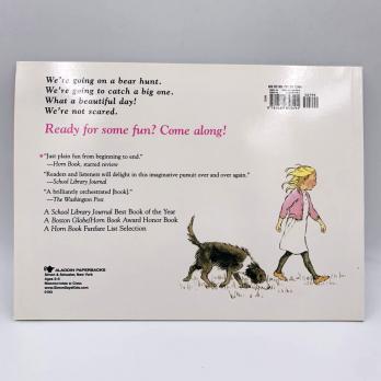 We're Going on a Bear Hunt книга на английском языке в мягком переплете, купить книги на английском для малышей, первые книги на английском, детские книги на английском, лучшие детские книги на английском, малышковые книги на английском языке