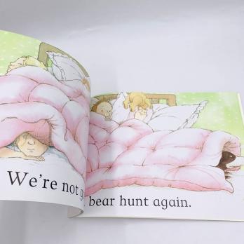 We're Going on a Bear Hunt книга на английском языке в мягком переплете, купить книги на английском для малышей, первые книги на английском, детские книги на английском, лучшие детские книги на английском, малышковые книги на английском языке