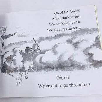 We're Going on a Bear Hunt книга на английском языке в мягком переплете, купить книги на английском для малышей, первые книги на английском, детские книги на английском, лучшие детские книги на английском, малышковые книги на английском языке