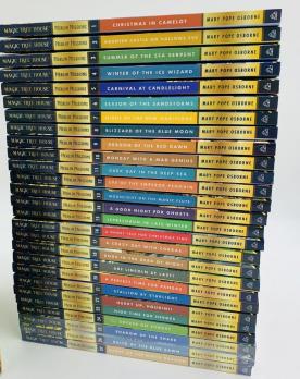 Самый популярный сборник книг американского автора Mary Pope Osborne для детей на английском языке с озвучкой автором книг Magic Tree House лучшая познавательная серия книг для детей на английском