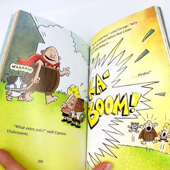 CAPTAIN UNDERPANTS книга на английском, CAPTAIN UNDERPANTS комиксы на английском языке с озвучкой аудиоручкой, комиксы на английском с озвучкой купить в магазине английских книг, американские комиксы для детей, детская литература на английском купить