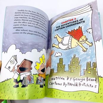 CAPTAIN UNDERPANTS книга на английском, CAPTAIN UNDERPANTS комиксы на английском языке с озвучкой аудиоручкой, комиксы на английском с озвучкой купить в магазине английских книг, американские комиксы для детей, детская литература на английском купить